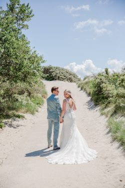 Review Mark en Melanie, bruiloft, Ouddorp, strand